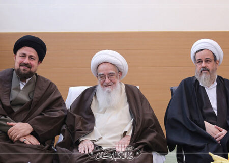 تصاویر حضور مرجع عالیقدر حضرت آیت الله العظمی صافی گلپایگانی، در بیت یادگار امام