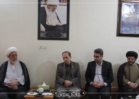 تصاویر دیدار مدیرکل آموزش و پرورش استان قم با استاد حاج شیخ محمد حسن صافی